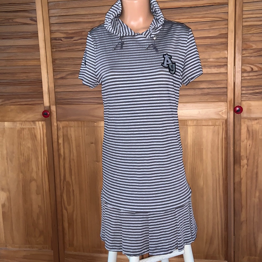 LALA C GOLF DRESS. XL SEERSUCKER GRAY CHARCOAL MINI DRESS W/HOOD & short sleeves